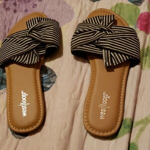 West Loop Women's Black Striped Sandals